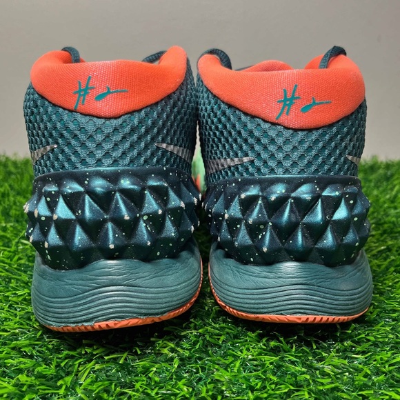 Nike Kyrie 1 Flytrap Emerald Green - Picture 8 of 12